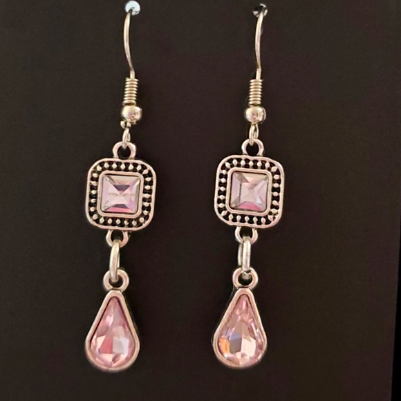 Clear and Pink teardrpp dangle earrings - Picture 1 of 1